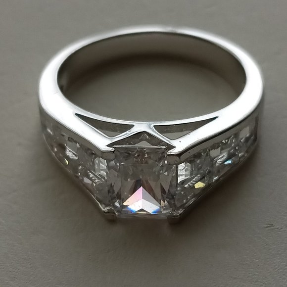 Sterling Silver CZ Cubic Zirconia Ring - Picture 3 of 11